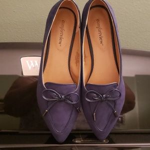 Size 9 1/2 Woman's Shoe NWOT Navy Suede